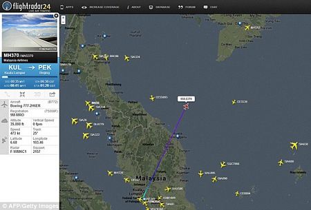 Chiếc máy bay Boeing 777-200 mang số MH370 của hãng hàng không Malaysia Airlines đã mất tích vào khoảng 1h30 giờ sáng ngày 8/3 giờ địa phương bên trên vùng biển tiếp giáp giữa Malaysia và Việt Nam, gần 50 phút sau khi cất cánh từ sân bay quốc tế Kuala Lumpur để đi Bắc Kinh, Trung Quốc.